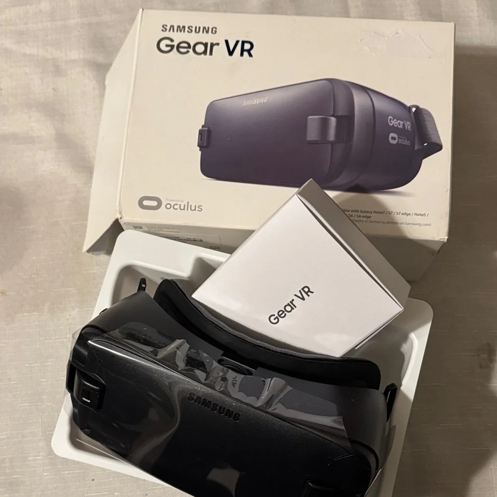 Samsung Gear VR Headset - black, in new condition